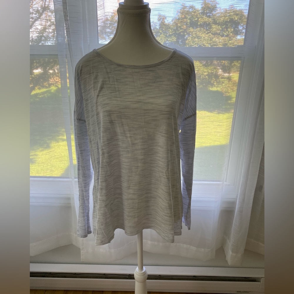 lululemon athletica Heathered Light Gray Long Sleeve Tee